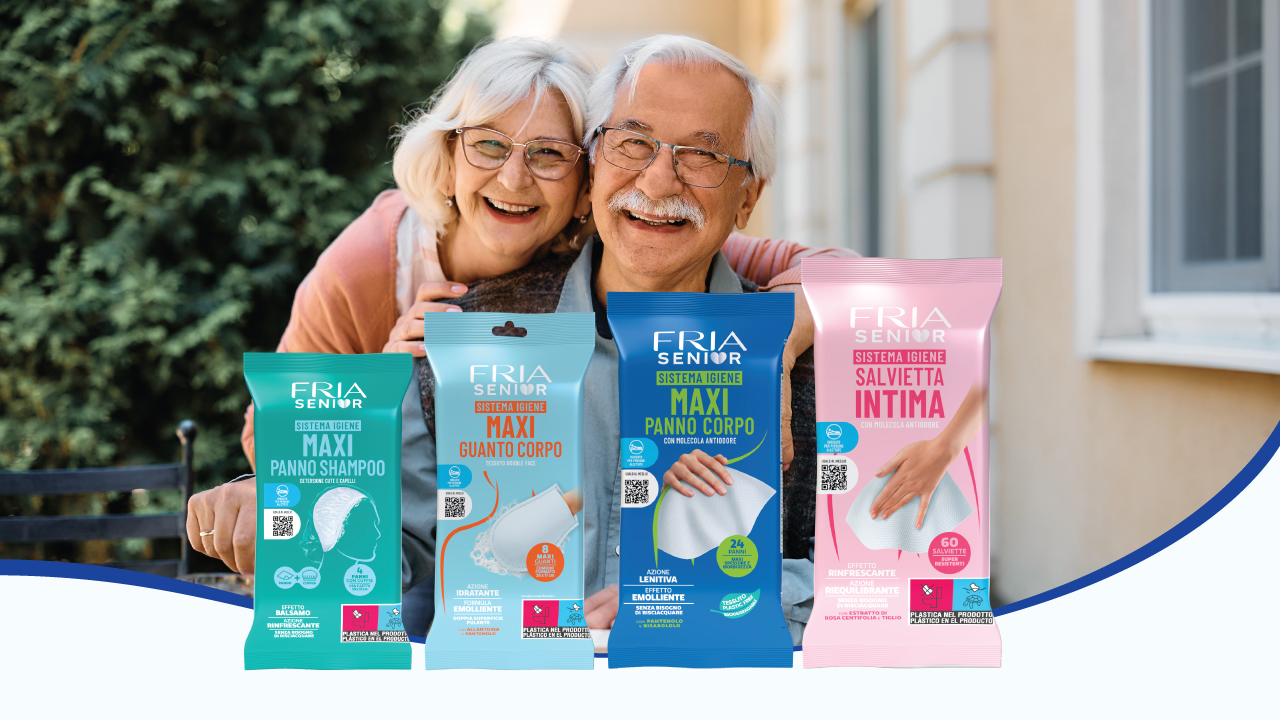 Coppia di anziani sorridenti con la gamma di prodotti FRIA Senior Sistema Igiene